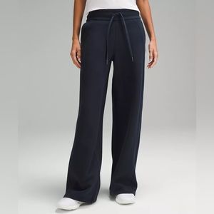 Lululemon Scuba Mid-Rise Wide-Leg Pant
Full Length - true navy